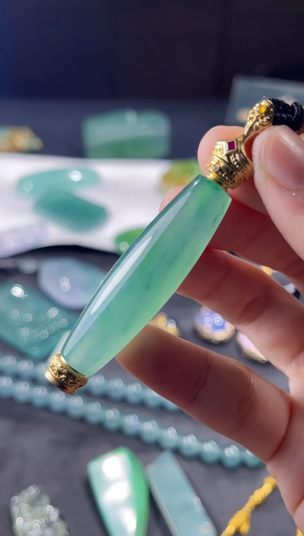 颈饰18K金镶嵌翡翠佳佳翡翠挂件成品5.8w