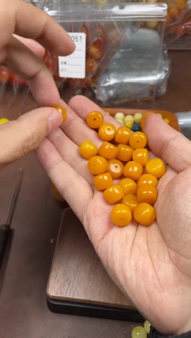手链琥珀未镶嵌12鸡油黄老型1颗