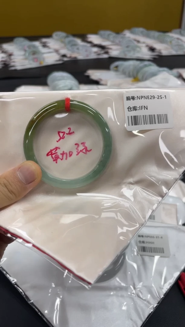 未镶嵌手镯翡翠翡翠手镯