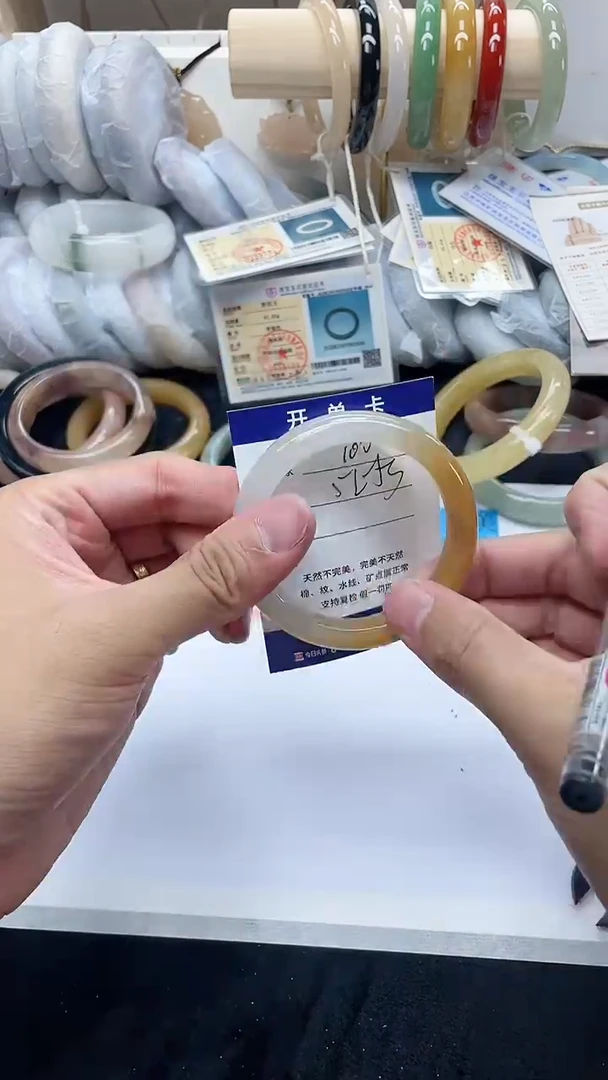 石英质玉手镯未镶嵌100