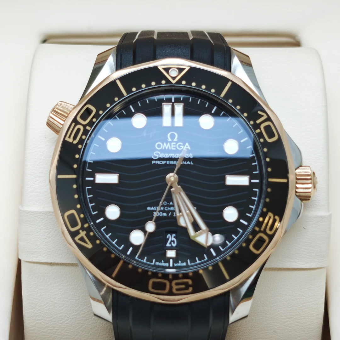 95新 Omega/欧米茄 男士间玫瑰金盘海马330胶带 22年卡 黑盘