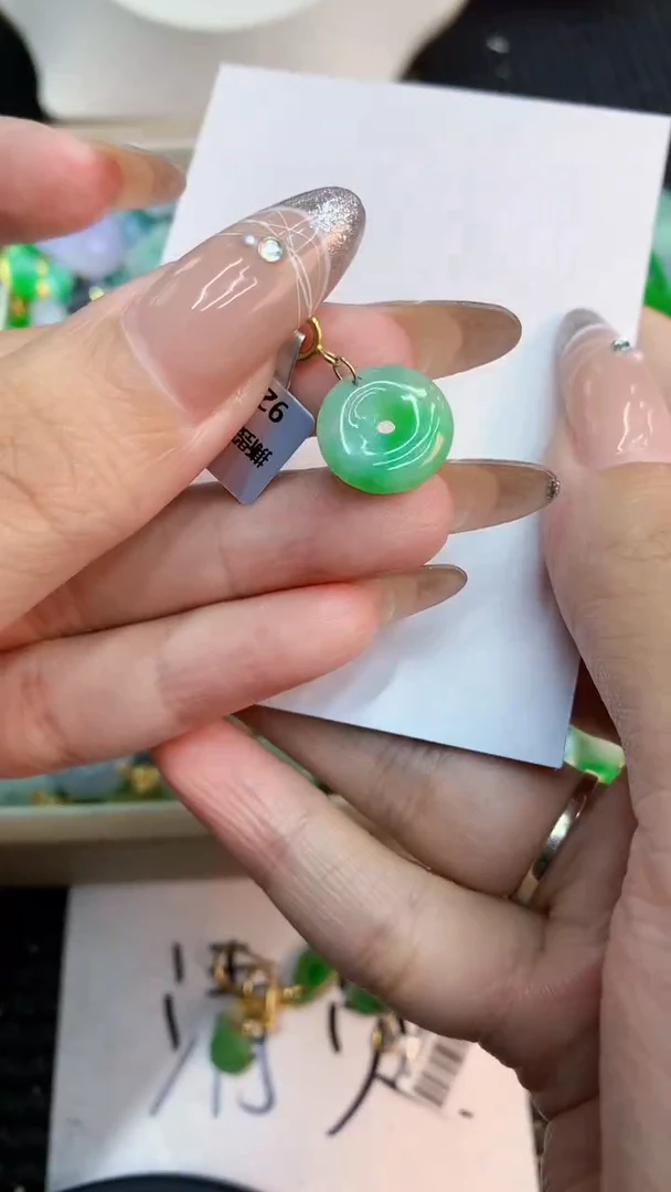 颈饰未镶嵌翡翠1