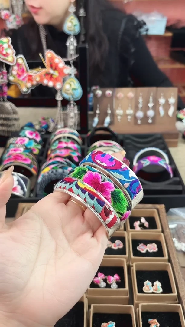 织绣?***婧艺枝独绣手工饰品111