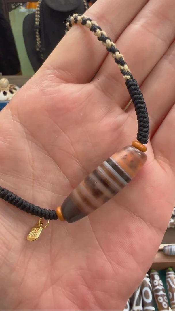 玛瑙/玉髓颈饰未镶嵌小卢随型朱砂料玛瑙天珠