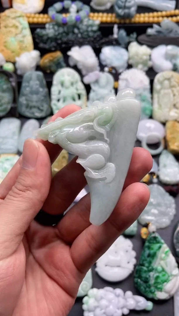 颈饰未镶嵌翡翠51  天然翡翠a货  仿古龙