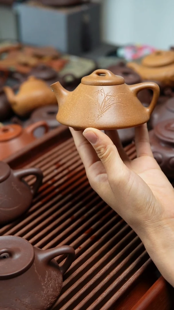 茶壶紫砂微瑕文瓢黄龙山黄段