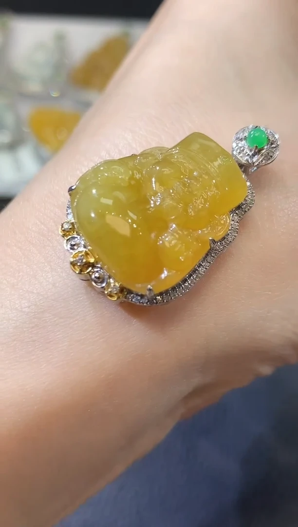 【闪购商品】翡翠吊坠(不含链)18K金镶嵌A49