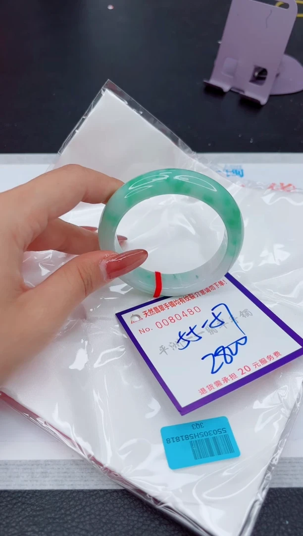 翡翠手镯未镶嵌1