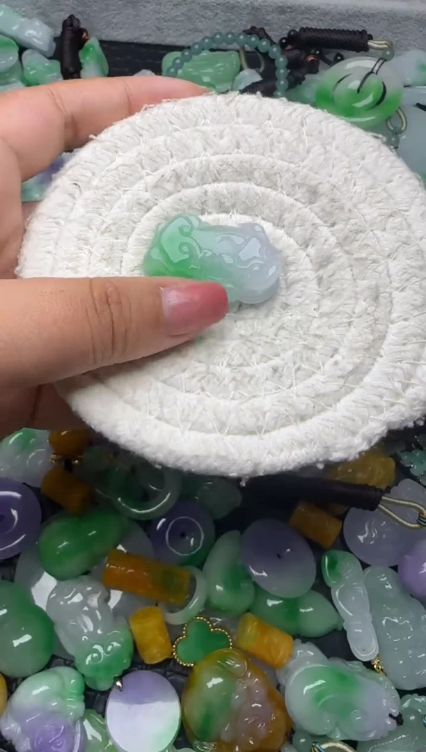 颈饰未镶嵌翡翠缅甸翡翠吊坠