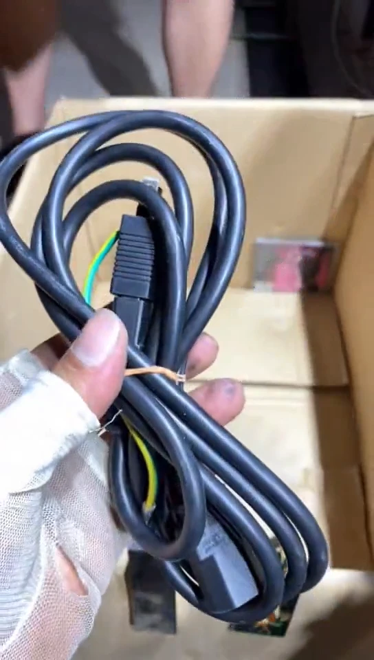 8新姜***极.205中古商品，瑕疵品，不保好坏。