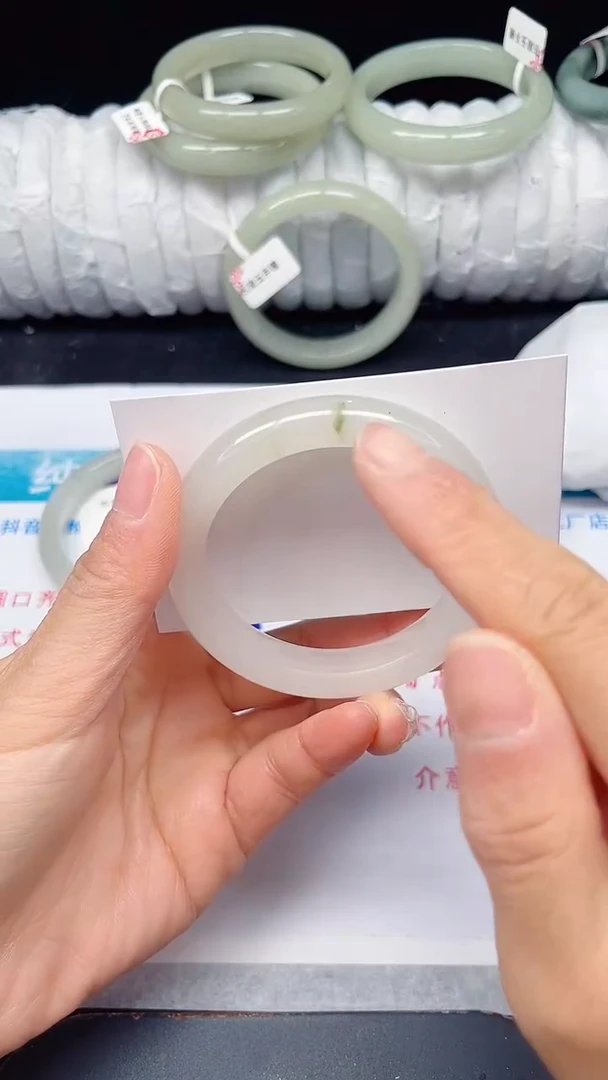 未镶嵌手镯石英质玉240-52/53