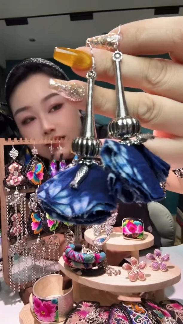 刺绣纯手工苗绣非遗耳环