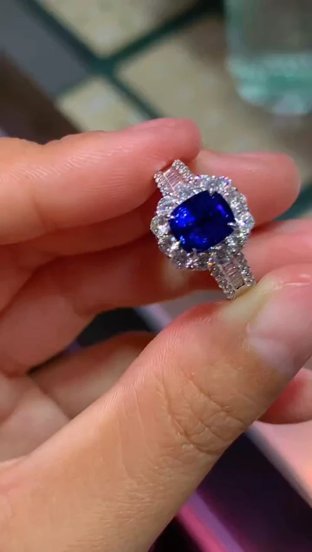 戒指蓝宝石18K金镶嵌2.1CT