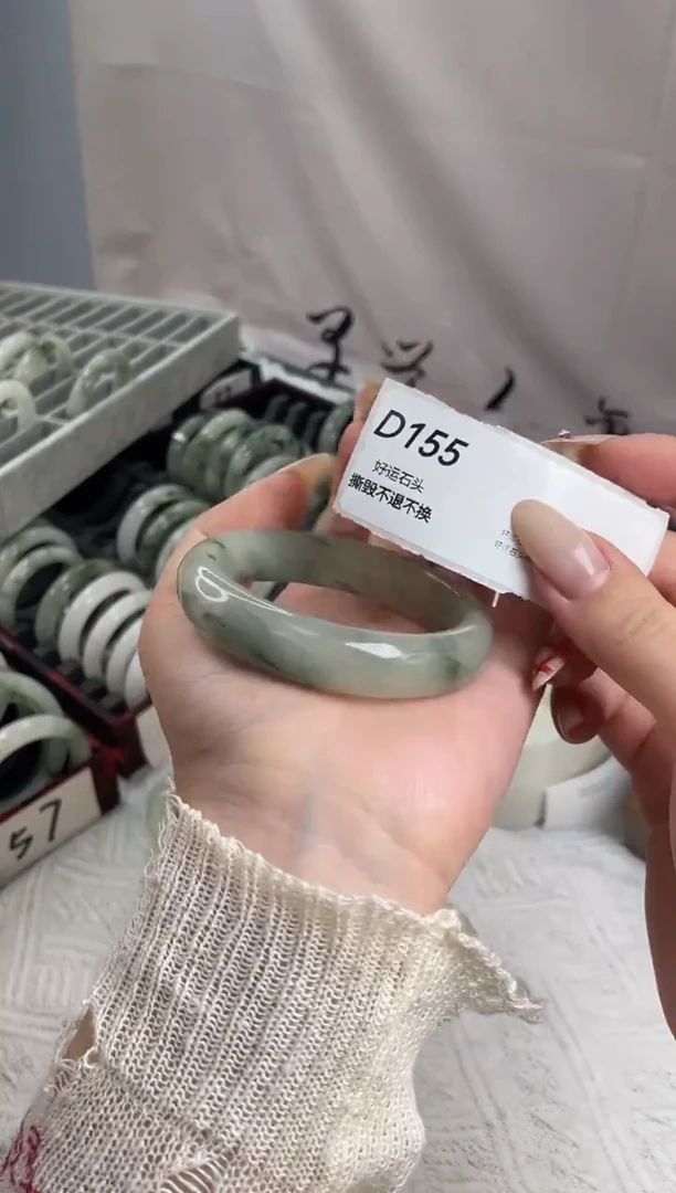 未镶嵌手镯石英质玉瑕D155
