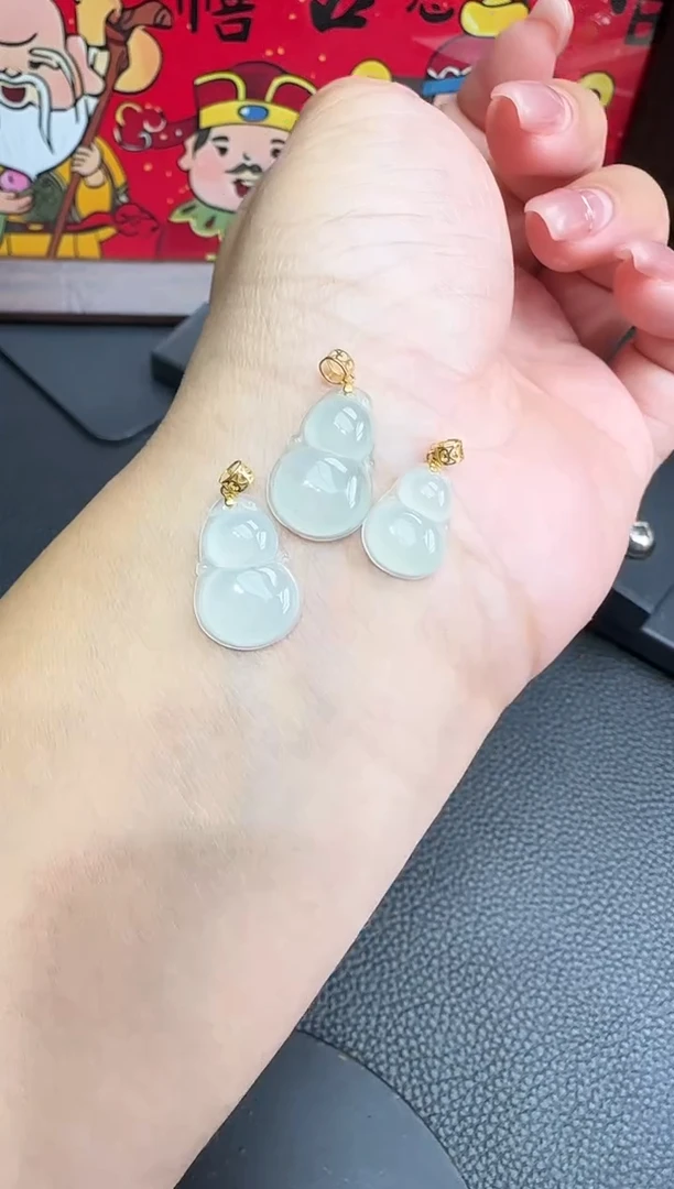 吊坠(不含链)18K金镶嵌翡翠葫芦-多样性发货其一
