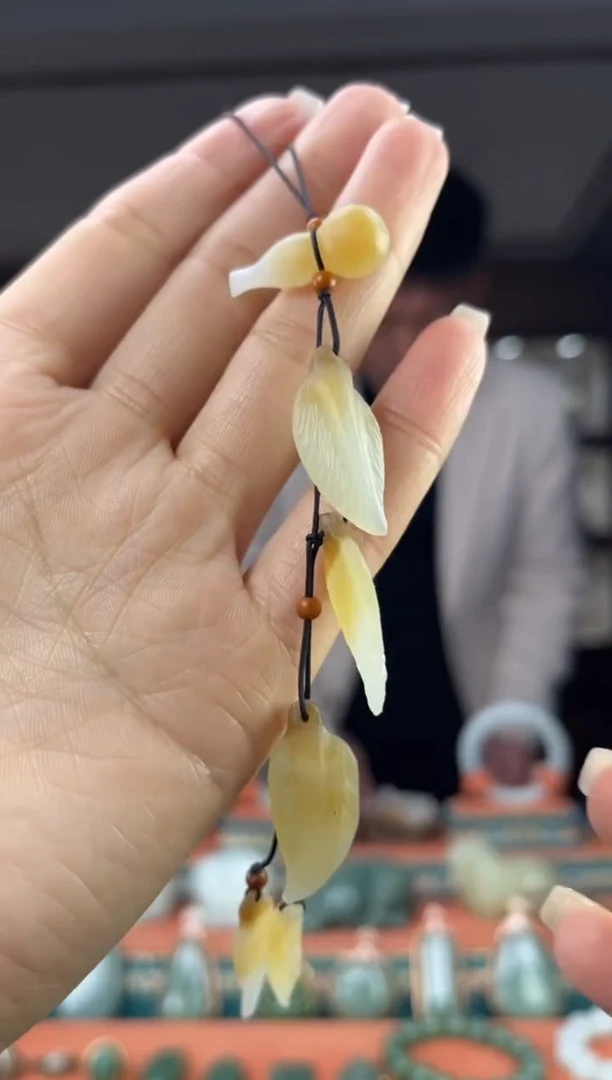 颈饰未镶嵌和田玉佩佩