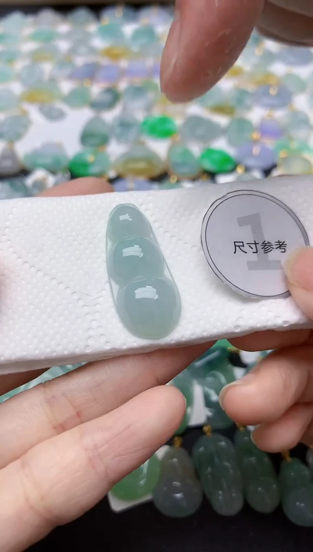 翡翠未镶嵌颈饰天然缅甸A货翡翠