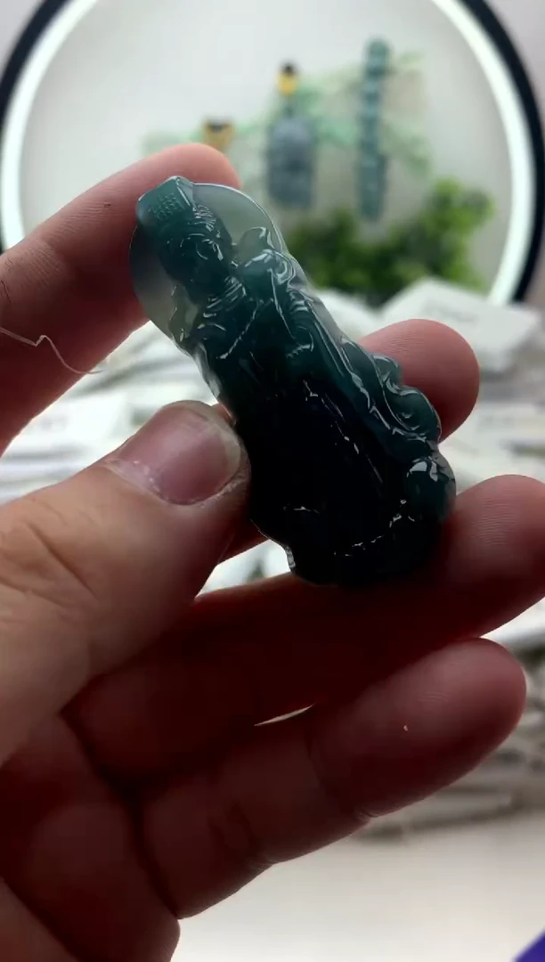 翡翠未镶嵌颈饰观音