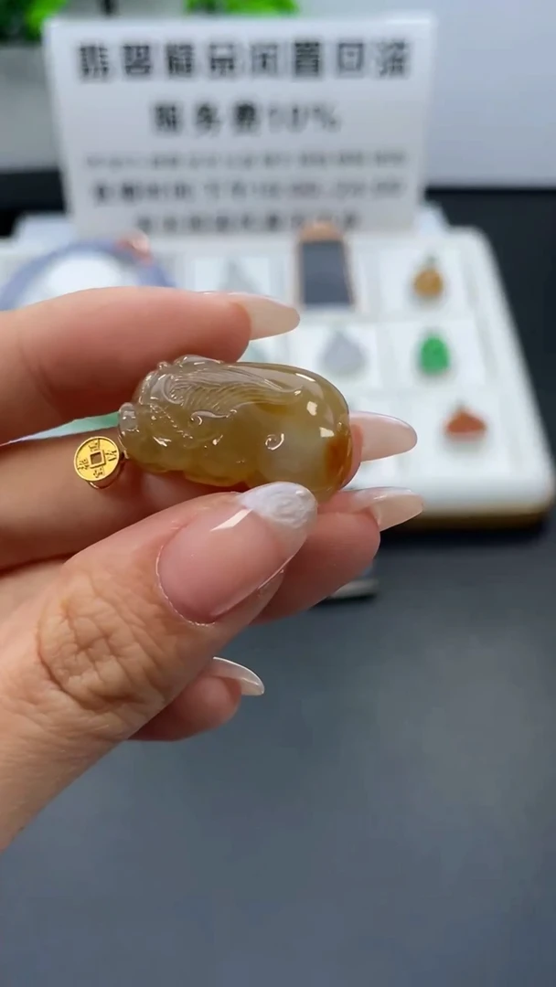 翡翠18K金镶嵌颈饰天然缅甸A货翡翠18k金镶嵌吊坠