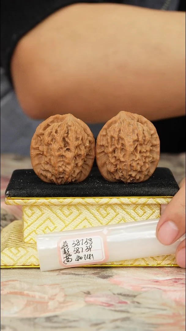 【闪购商品】文玩核桃把件非嫁接马老四