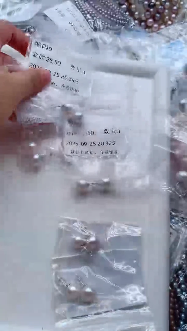 银S925镶嵌耳钉淡水珍珠多样性发其一，非无暇