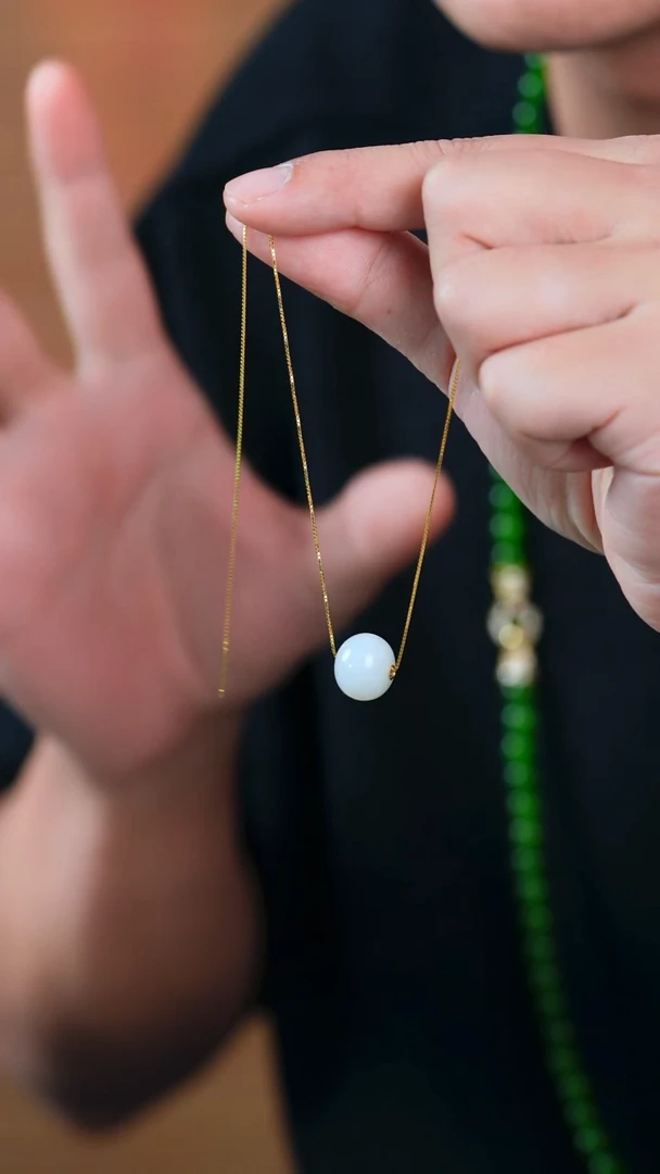 吊坠(不含链)18K金镶嵌和田玉（白玉）13.7mm苹果珠路路通