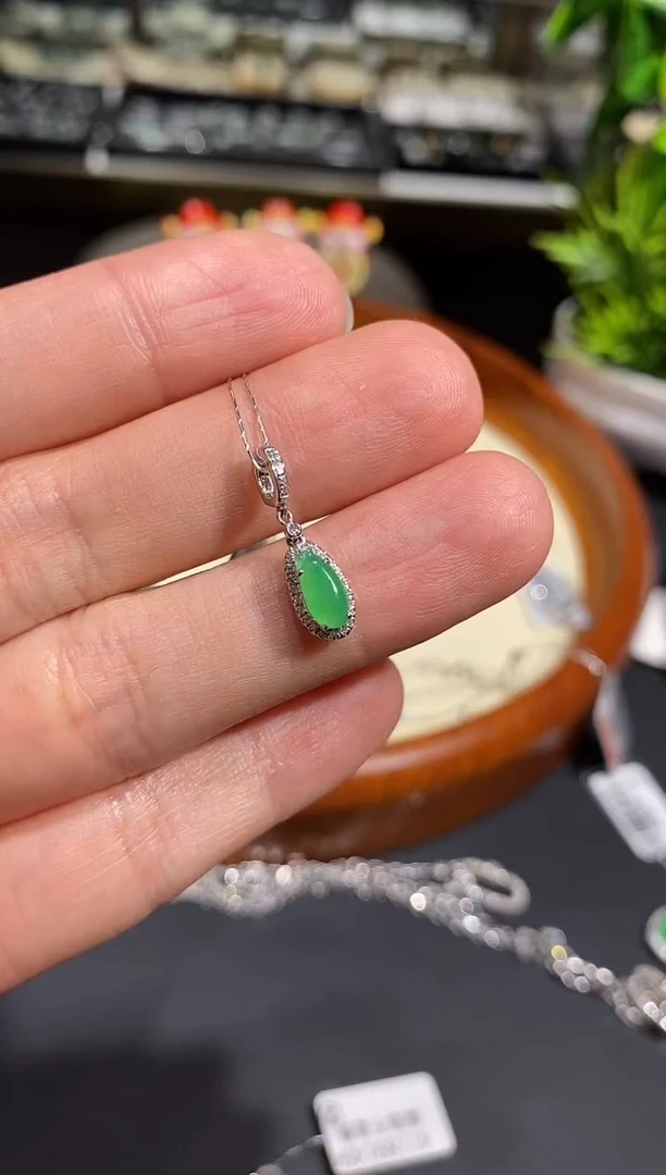 【闪购商品】翡翠颈饰18K金镶嵌吊坠