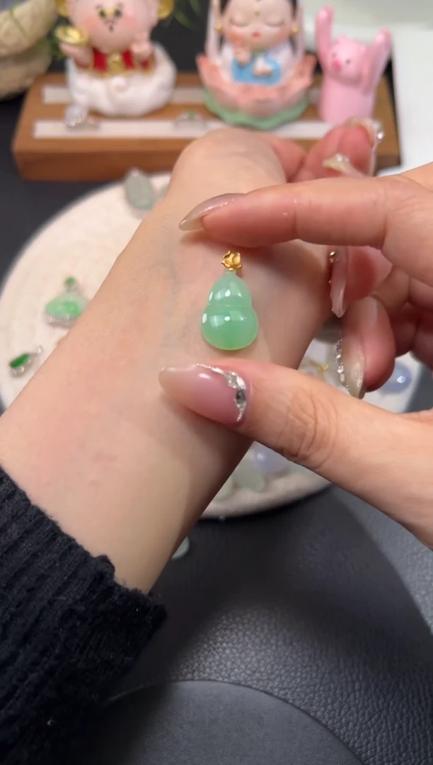 颈饰18K金镶嵌翡翠源头直播间