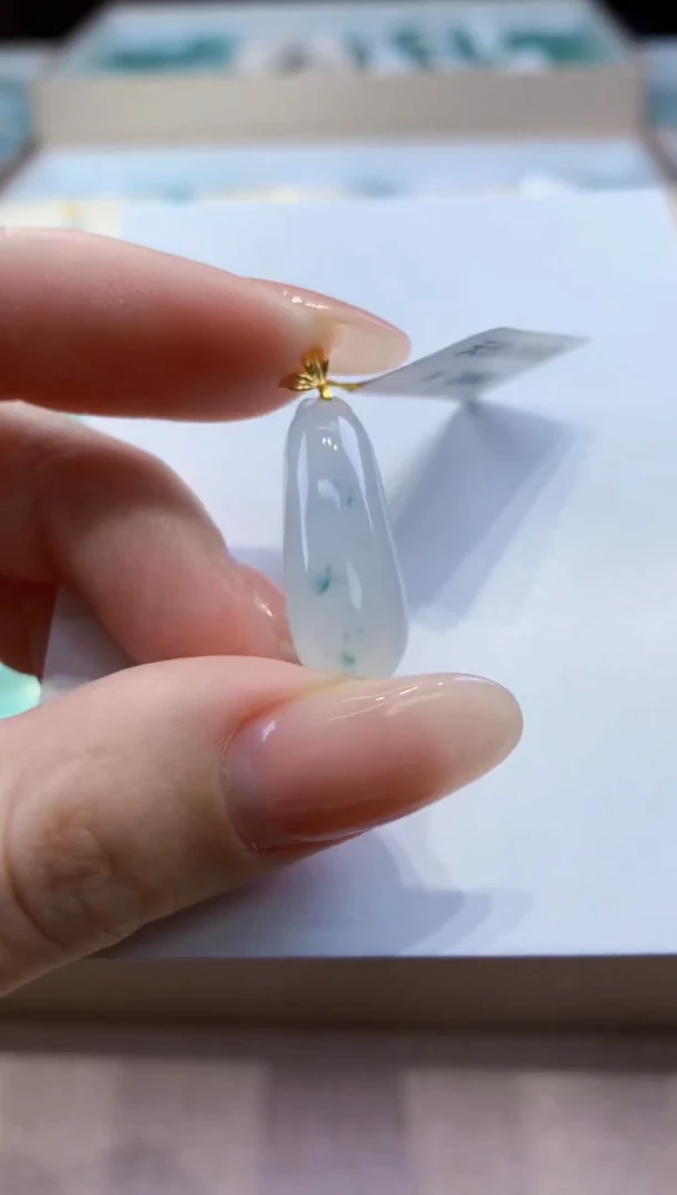 颈饰18K金镶嵌翡翠天然翡翠挂件