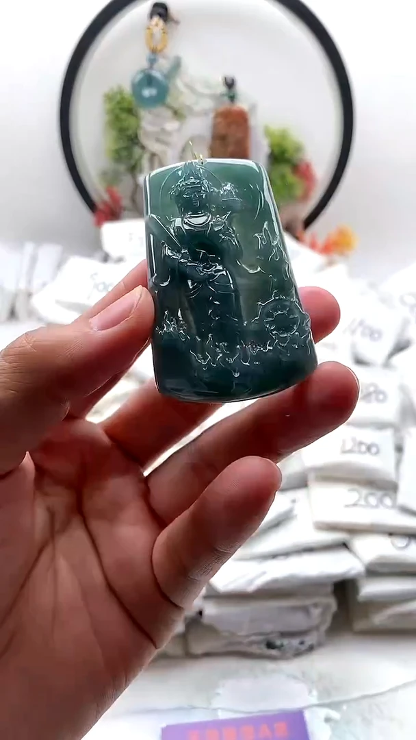 颈饰未镶嵌翡翠虚空藏