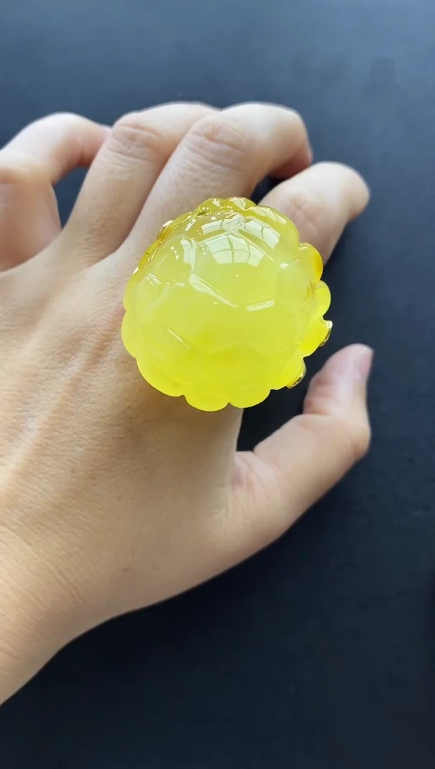 裸石琥珀未镶嵌戒指