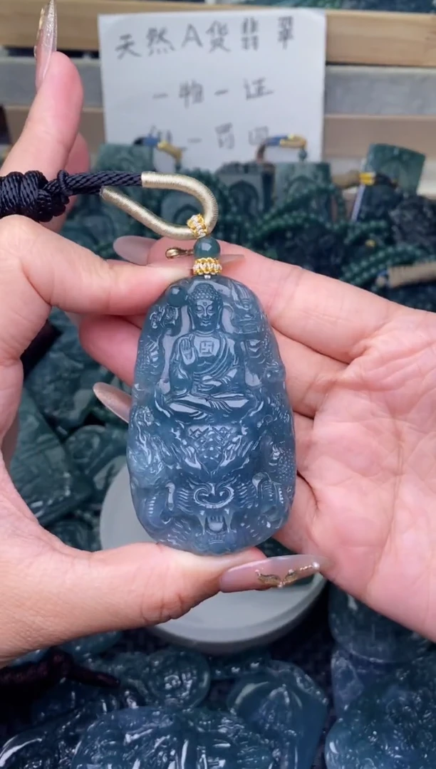 翡翠未镶嵌颈饰