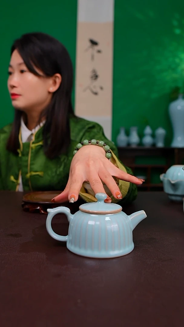 天青青莲壶不完美 简装