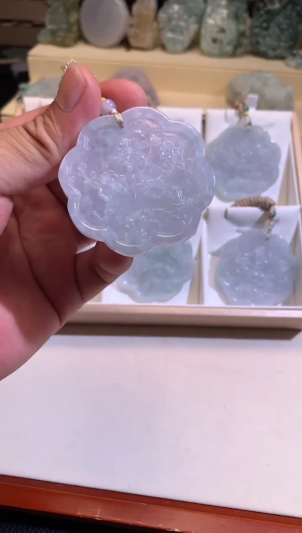 翡翠未镶嵌颈饰6/02/086多样性发其一