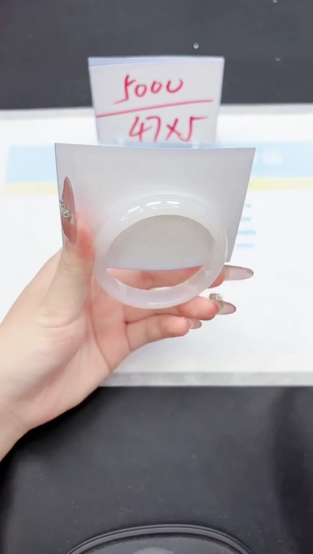 【闪购商品】石英质玉手镯未镶嵌84-55.6