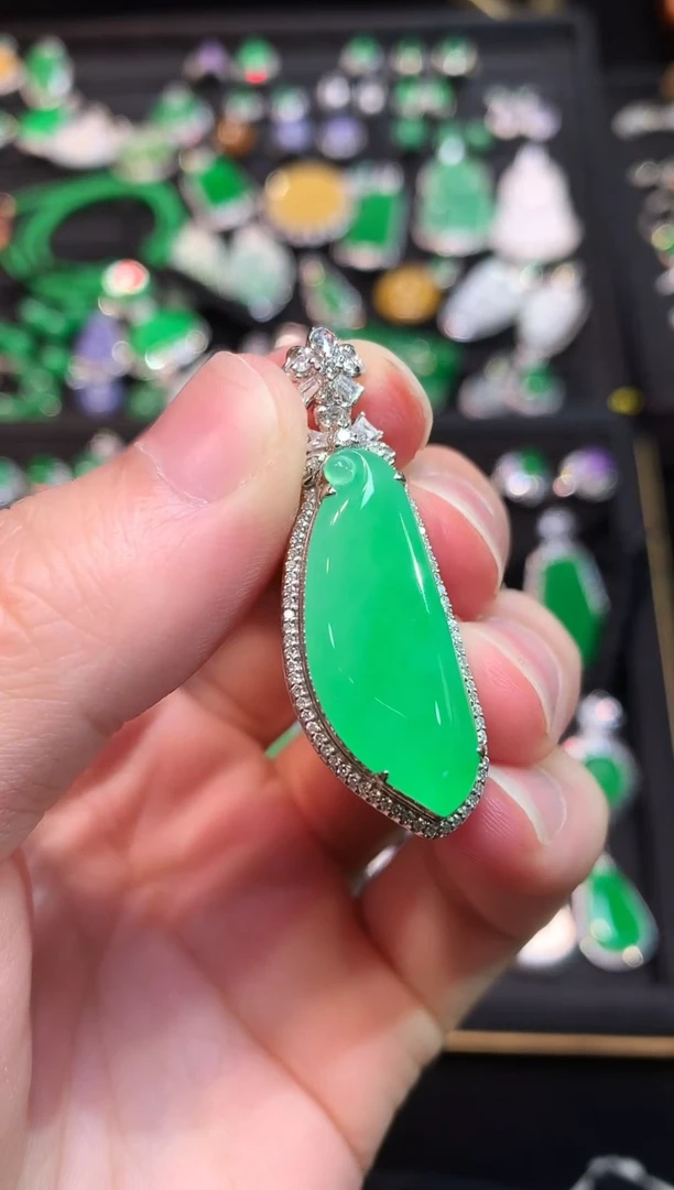 吊坠(赠链)18K金镶嵌翡翠高冰黄阳绿福瓜吊坠