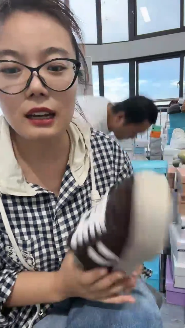 6**8黄色鞋身白色携带三道杠37
