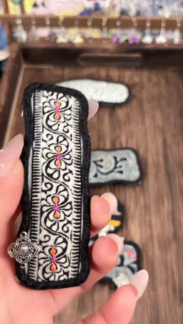 织绣?****?民族风非遗老绣饰品557