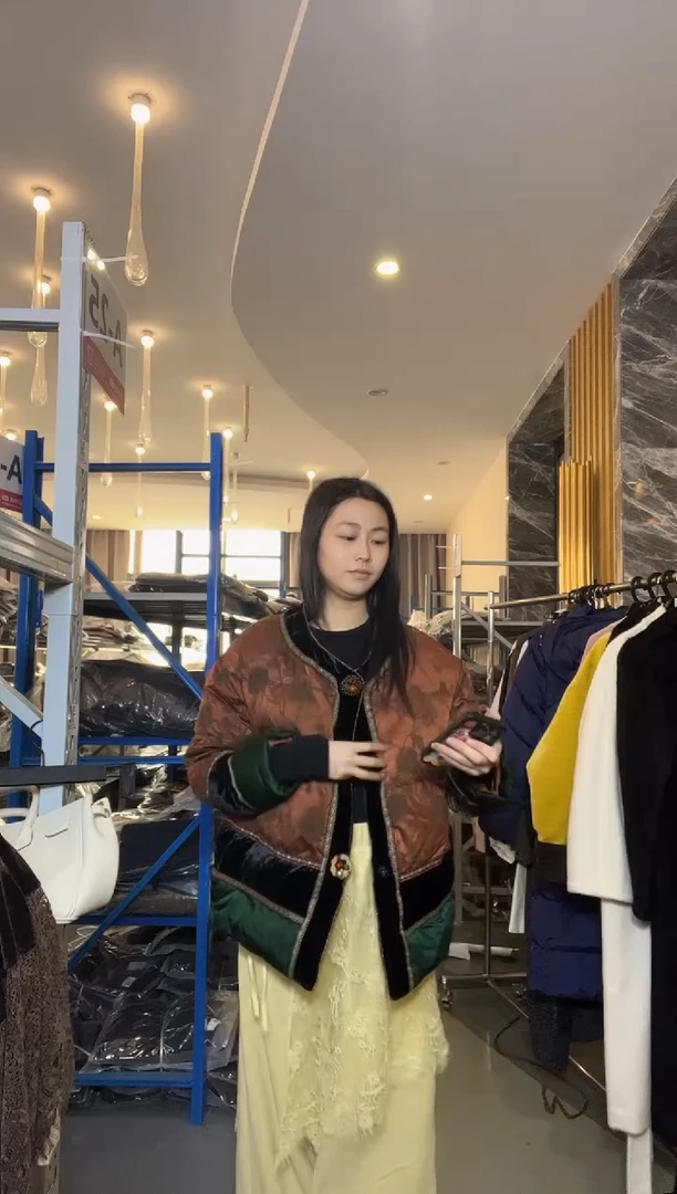 HUI  白鹅绒羽羽外套M