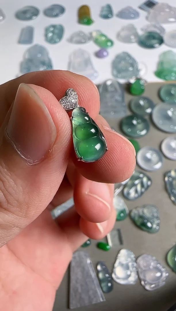 吊坠(不含链)18K金镶嵌翡翠M***乐.