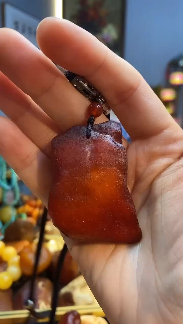 未镶嵌颈饰琥珀吊坠