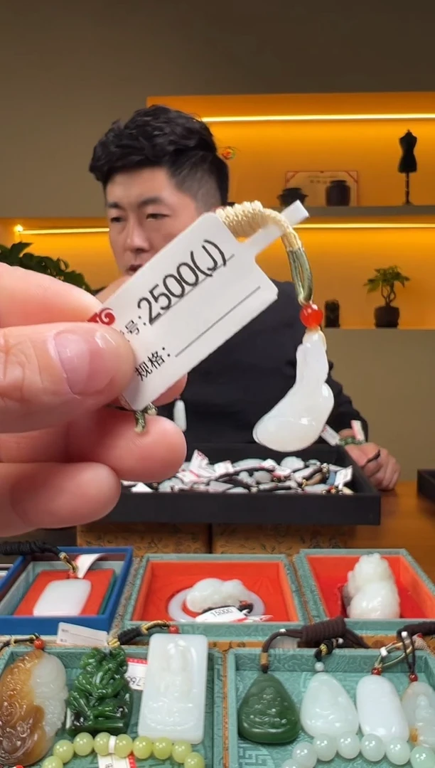 颈饰未镶嵌和田玉1J