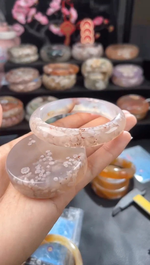 【闪购商品】石英质玉手镯未镶嵌57