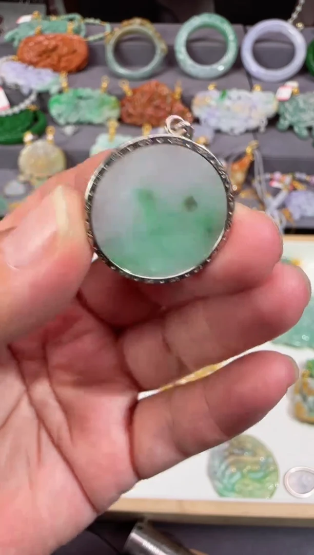 【闪购商品】翡翠颈饰未镶嵌牌子