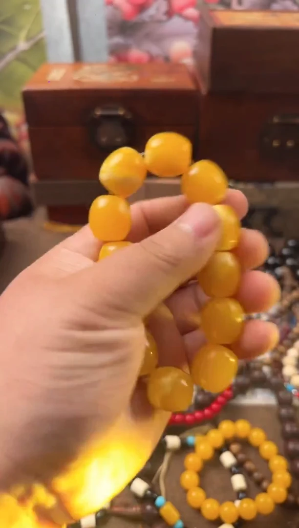 蜜蜡颈饰未镶嵌..................