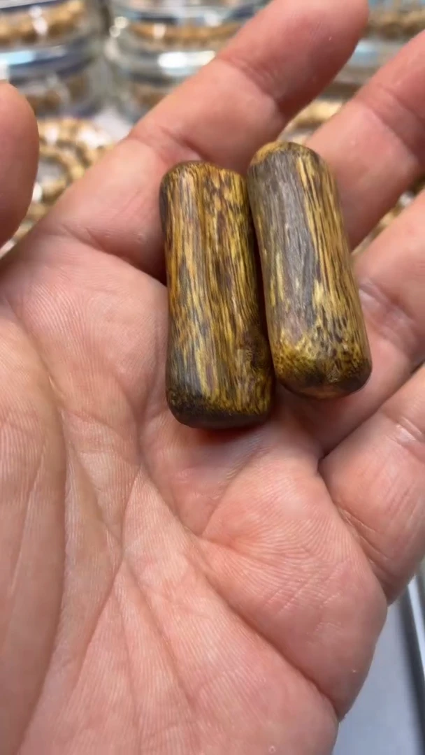 沉香吊坠 海南红金猊随型吊坠多样性发其一