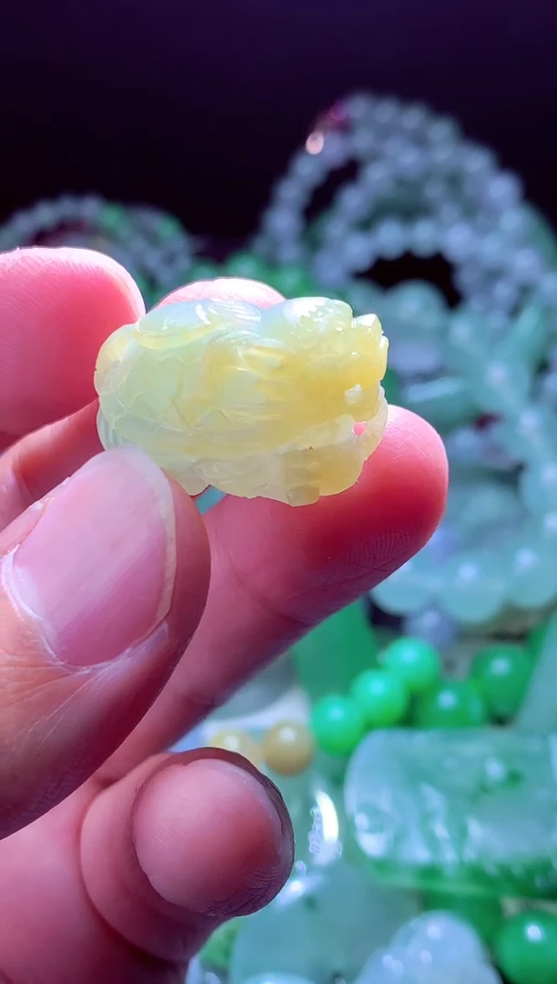 未镶嵌定制翡翠摆***?翡翠毛货定制