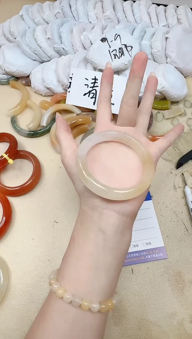 未镶嵌手镯石英质玉275/57