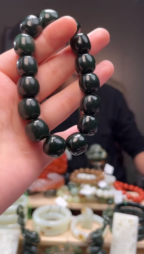 颈饰未镶嵌和田玉手串