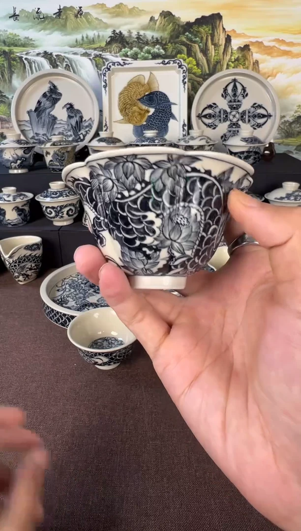 杯子穿花龙花瓣葵口杯